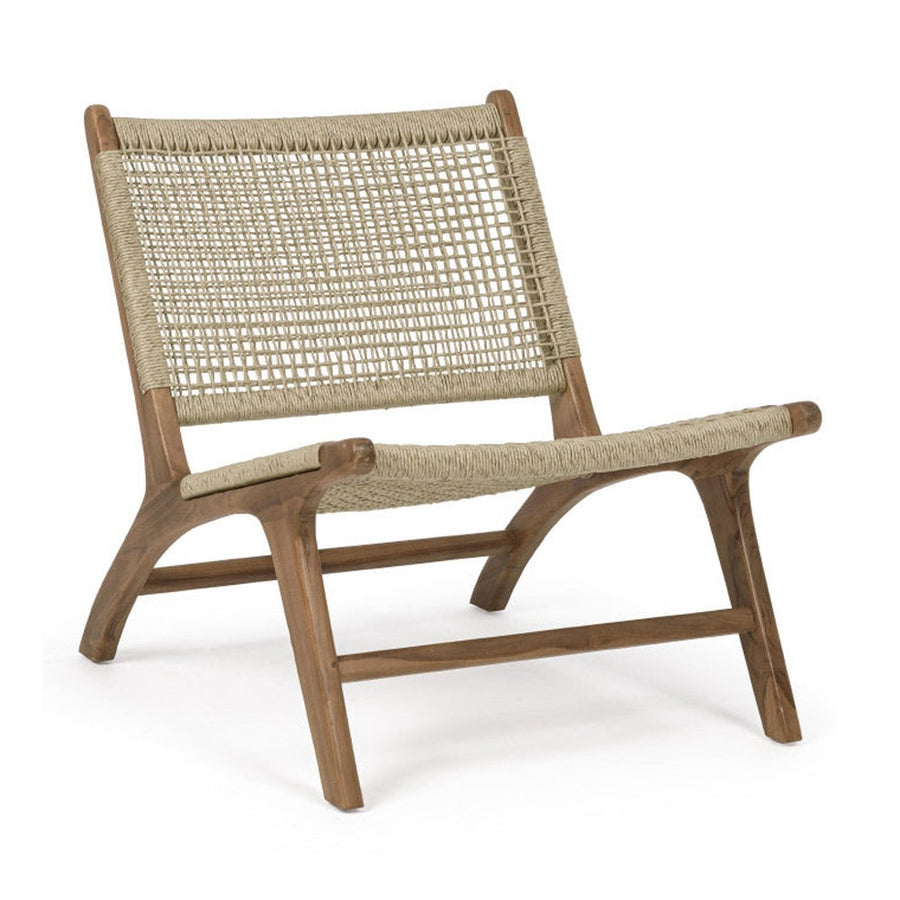 Kortárs stílusú, rusztikus pihenőszék, mikroszálas polipropilén kötélből szőtt ülőfelülettel és háttámlával.