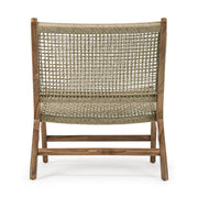 Kortárs stílusú, rusztikus pihenőszék, mikroszálas polipropilén kötélből szőtt ülőfelülettel és háttámlával.