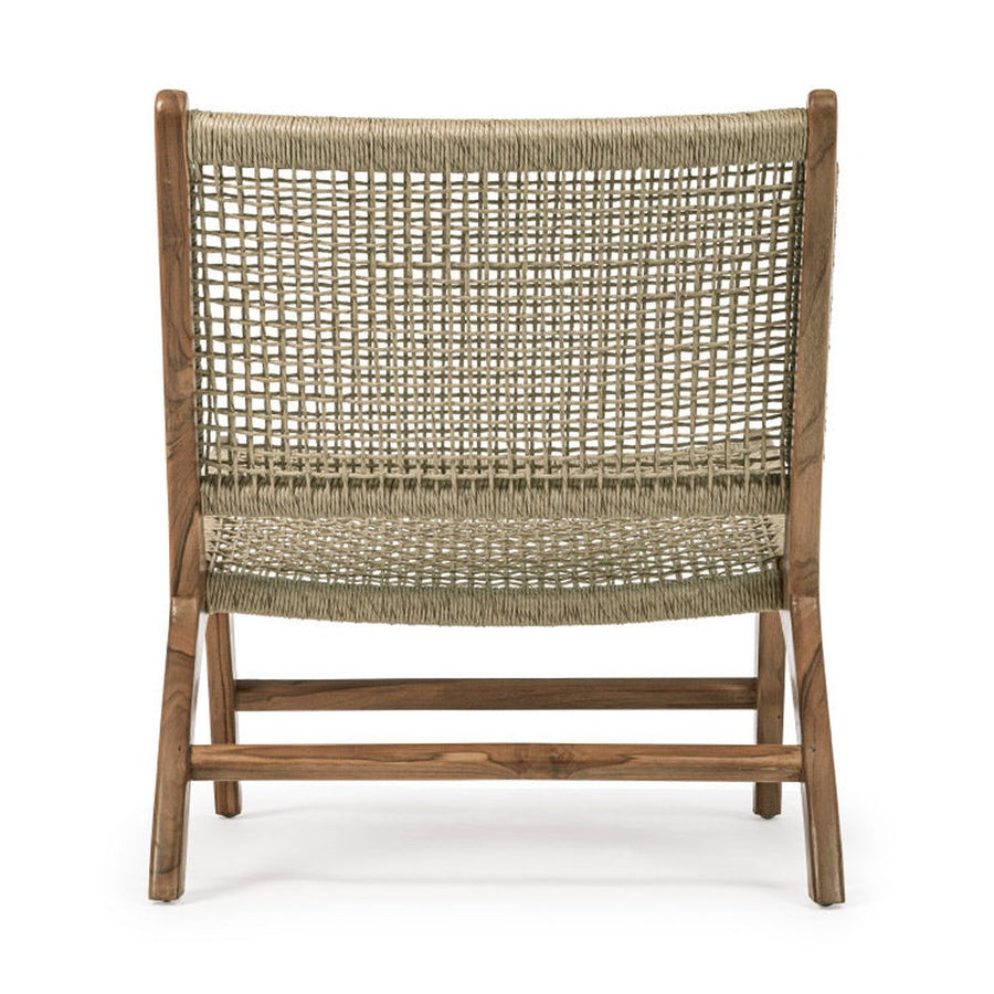 Kortárs stílusú, rusztikus pihenőszék, mikroszálas polipropilén kötélből szőtt ülőfelülettel és háttámlával.