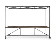 Industrial stílusú kiállítóasztal fémvázzal és jegenyefenyő asztallappal. A bútor négy lefékezhető gumikerékkel rendelkezik.