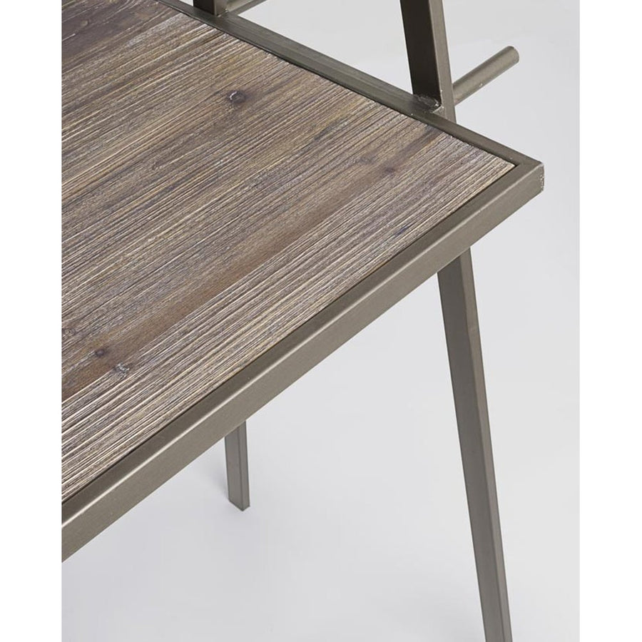 Loft stílusú kiállítóasztal fémszerkezettel és jegenyefa asztallappal.