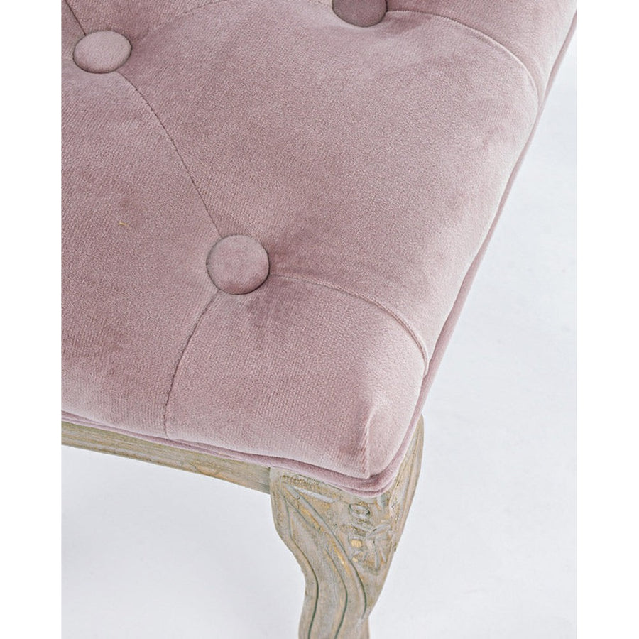 Gombbehúzásos kárpitázási technikával készült párnázás.