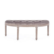 Koloniál stílusú, nyírfából és kaucsukfából készült, szürkésbarna színű, bársonyhatású textíliával kárpitozott kézműves ülőpad.