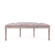 Koloniál stílusú, nyírfából és kaucsukfából készült, bézs színű, bársonyhatású textíliával kárpitozott kézműves ülőpad.