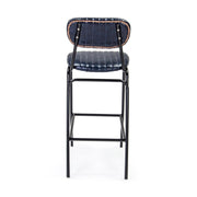 Vintage stílusú, fekete színű acélból készült bárszék sötétkék műbőr ülőfelülettel és háttámlával.