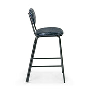 Vintage stílusú, fekete színű acélból készült bárszék sötétkék műbőr ülőfelülettel és háttámlával.