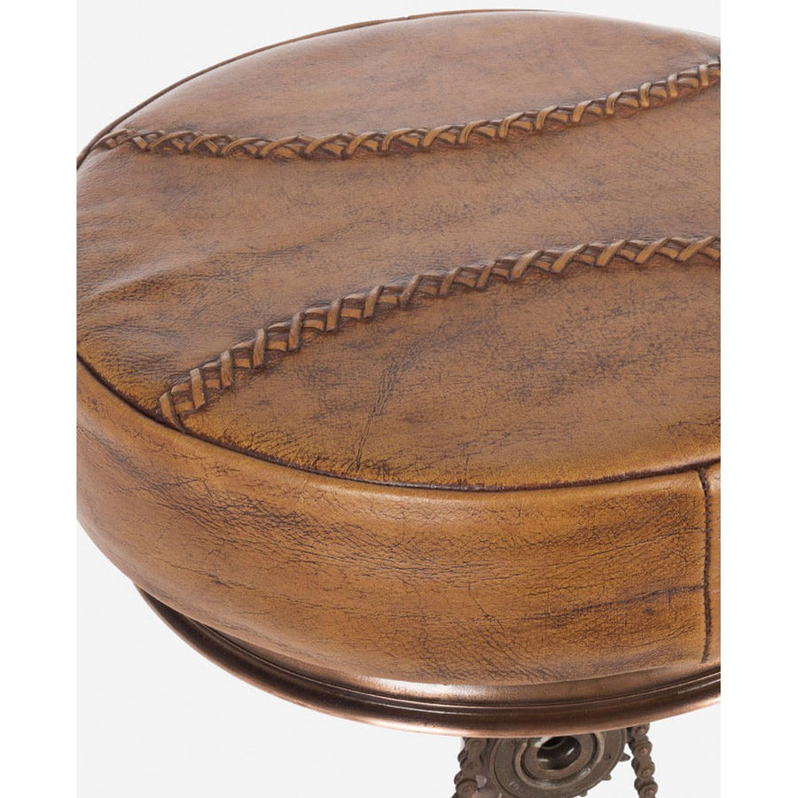 Az ipari stílusú bárszék bőr ülőfelületét díszítő X alakú varrások.