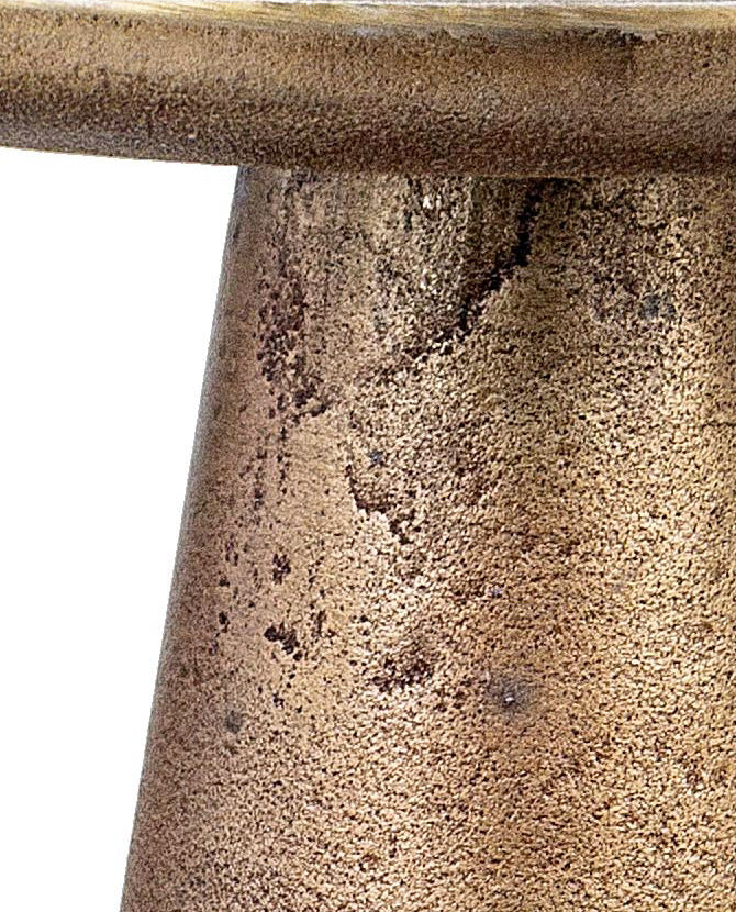 Kortárs stílusú, óarany színű fém kisasztal dorozmás felülettel.