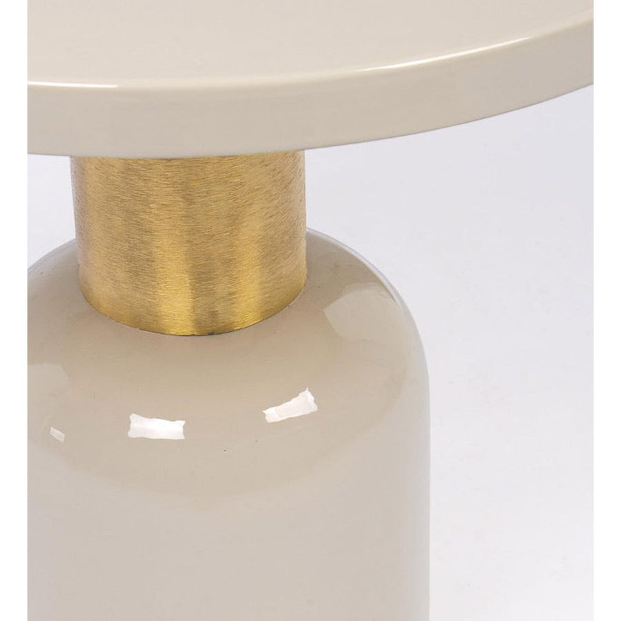 Kortárs, zománcozott acélból készült, krémfehér és arany színű kerek kisasztal.