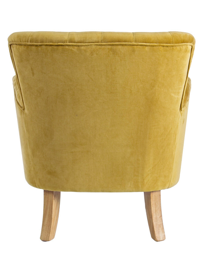 Vintage stílusú, mustársárga színű, bársonyhatású pamutszövettel kárpitozott fenyőfa fotel.