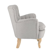 Vintage stílusú, szürke színű, bukléhatású pamutszövettel kárpitozott fenyőfa fotel.