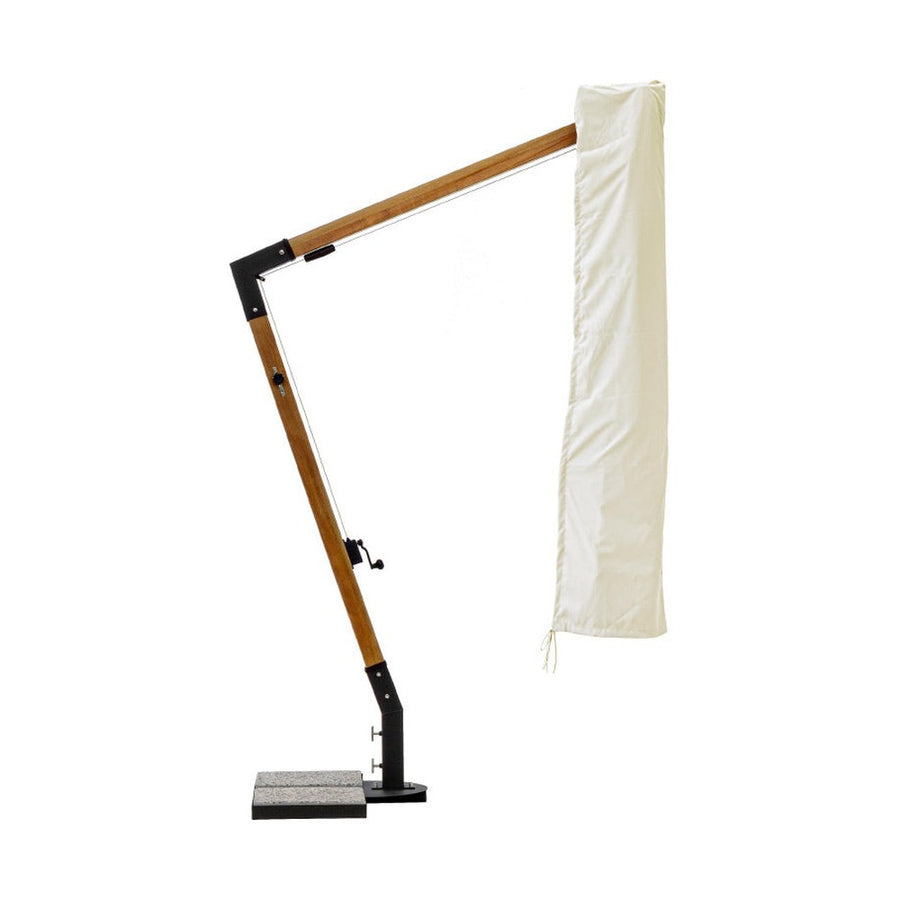 Capua natúr fa keretű napernyő ekrü ponyvával 300 x 400 cm a teraszon