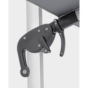 A fogantyú a rögzítésben segít.