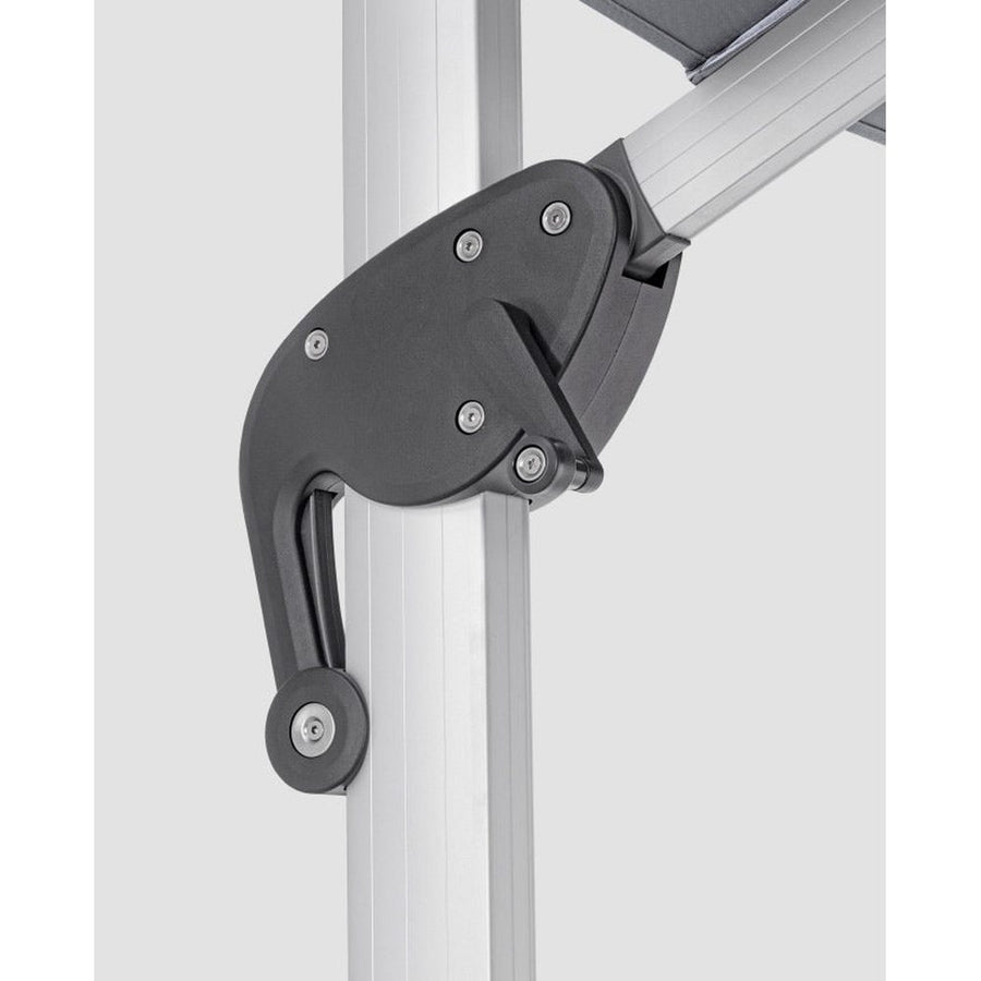 A fogantyú a rögzítésben és a döntésben segít.