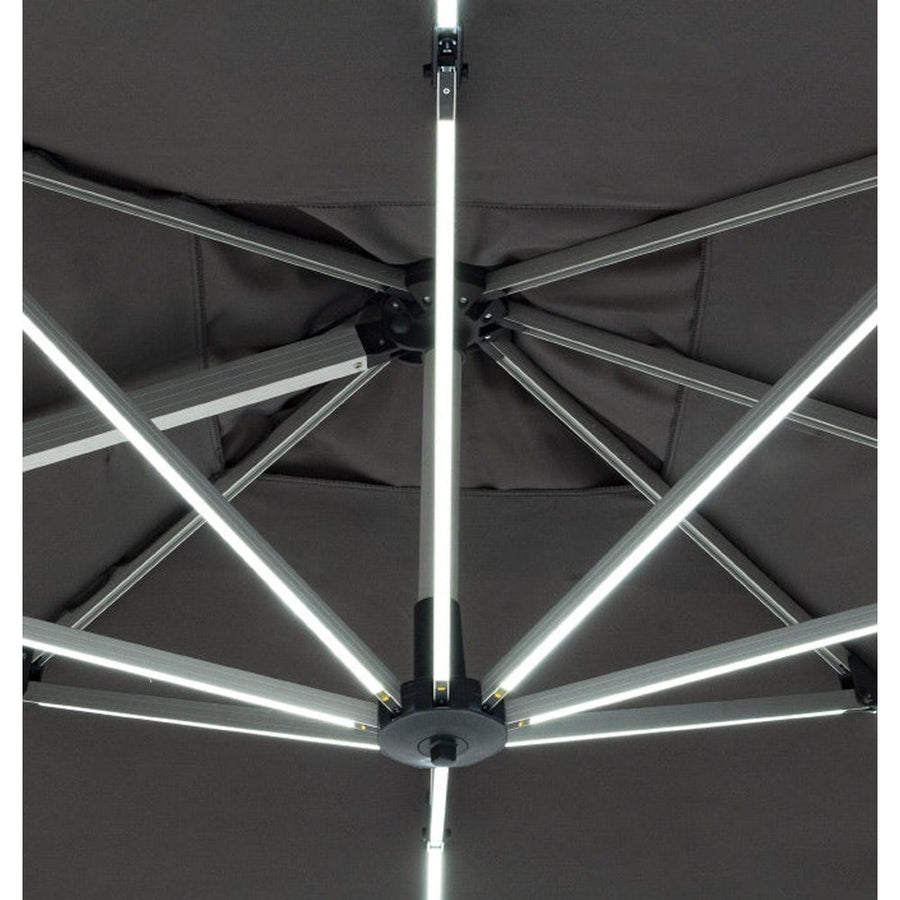 A ponyvát 8 alumíniumborda feszíti szét, melyekbe LED izzósor került beépítésre.