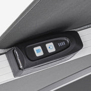 Az izzósort a bekapcsolóval lehet működésbe hozni, a töltöttségi szintet a kijelző mutatja.