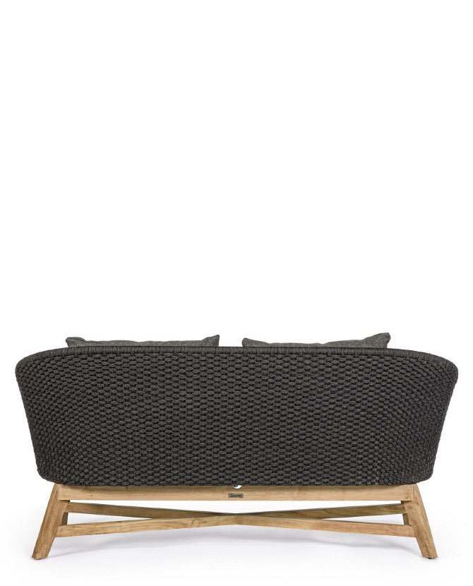 Prémium kategóriás, design kerti kanapé sötétszürke színű párnákkal.