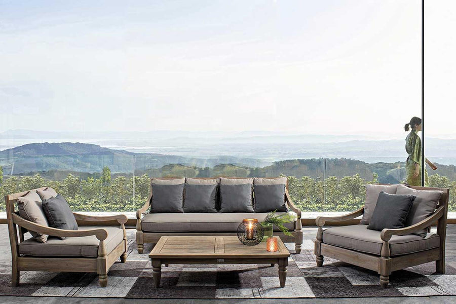 Nappaliban álló, keleti stílusú, teakfából készült ülőgarnitúra.