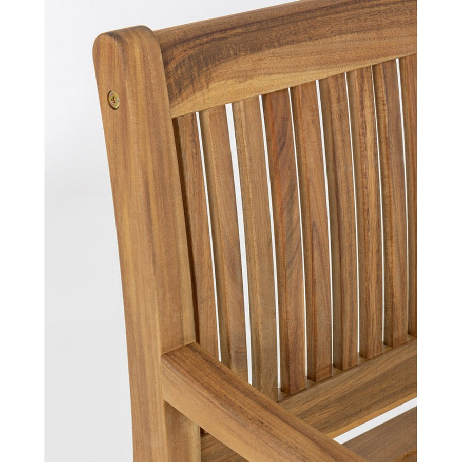 Natúr színű, akácfából készült, kétszemélyes kerti pad, háttámlával és karfával.
