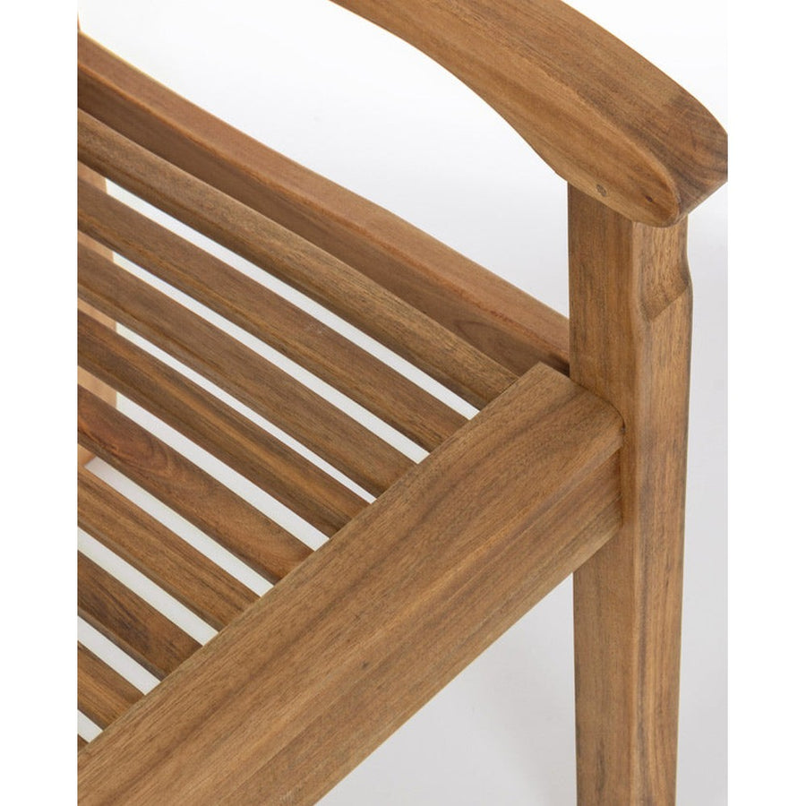 Natúr színű, akácfából készült, kétszemélyes kerti pad, háttámlával és karfával.