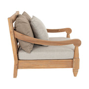 Keleti stílusú teakfa fotel oldal részlete bézs színű ülő- és hátpárnákkal.