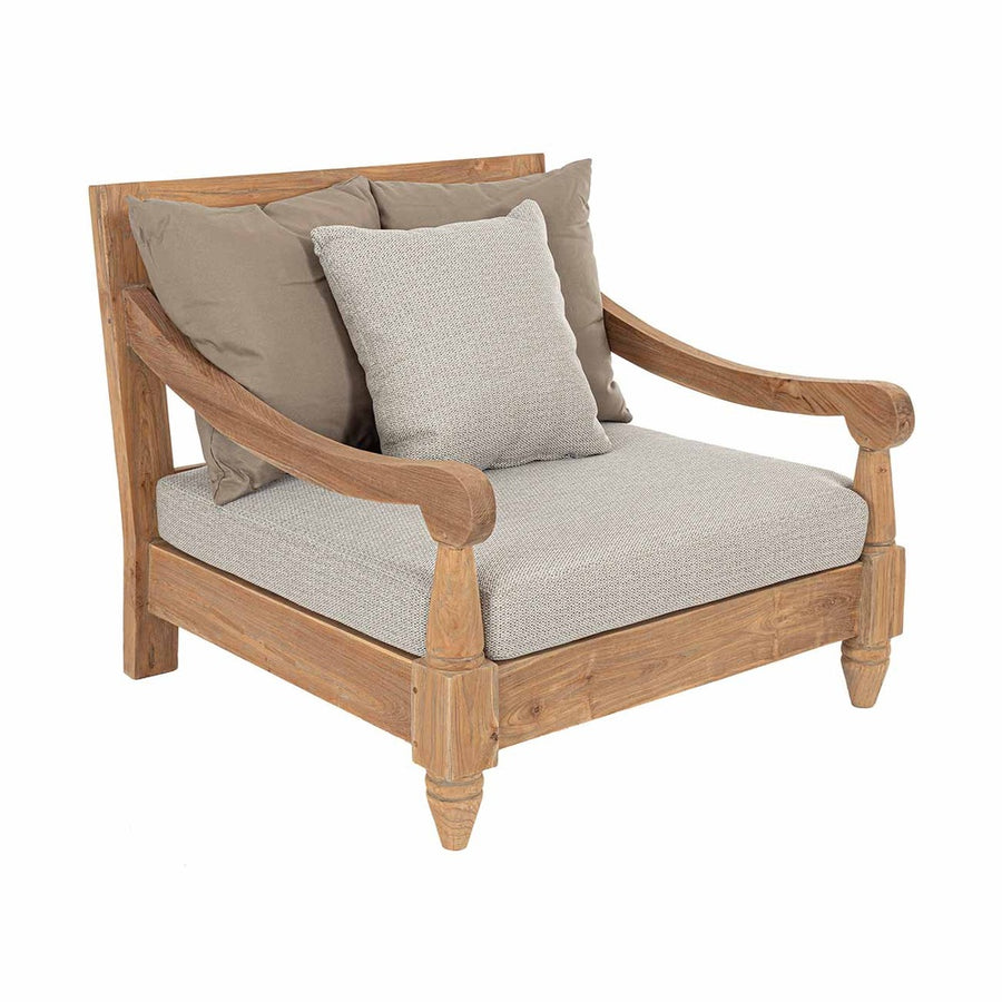 Keleti stílusú teakfa fotel bézs színű ülő- és hátpárnákkal.