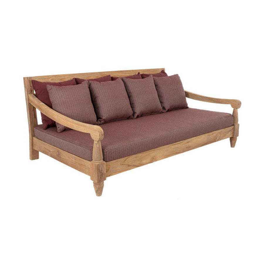 Keleti stílusú teakfa kanapé bordó színű ülő- és hátpárnákkal.