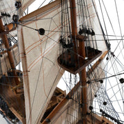 A központi árbóckocárról készült részletfotó.