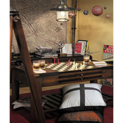 Vintage stílusú nappali többfunkciós játékasztallal.