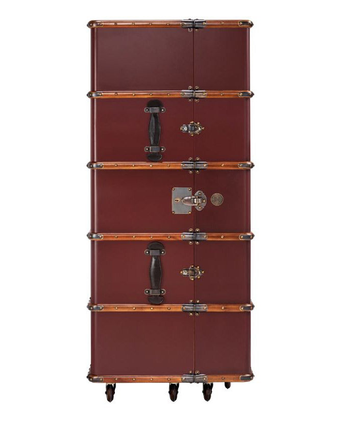 Századfordulós utazási bőröndök stílusában készült, bordó és mahagóni színű többfukciós bárszekrény zárt állapotban.