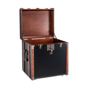 Prémium kategóriás, fekete színű utazóláda sárgaréz vasalatokkal 