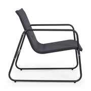 A kortárs stílusú, szénfekete színű fém kerti bútor szett szék eleme.