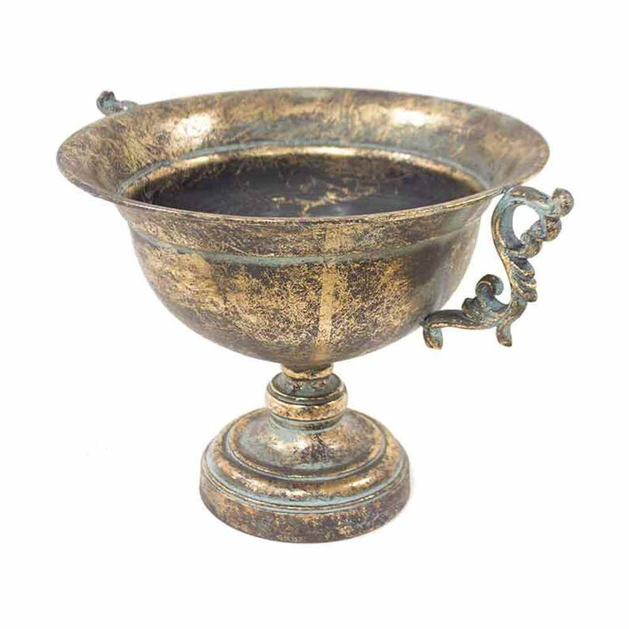 Patinás, óarany színű, serlegformájú fémkaspó dekoratív fülekkel.