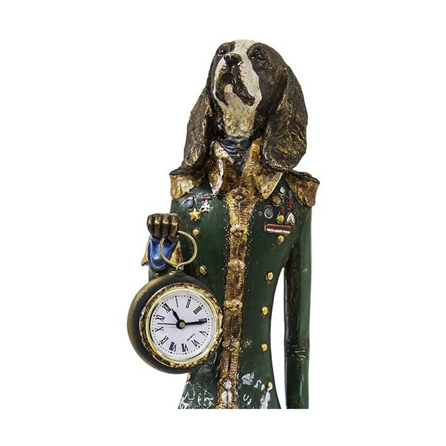 Lord Philip, nagyméretű kutyafigura tábornoki ruhában, órával a kezében