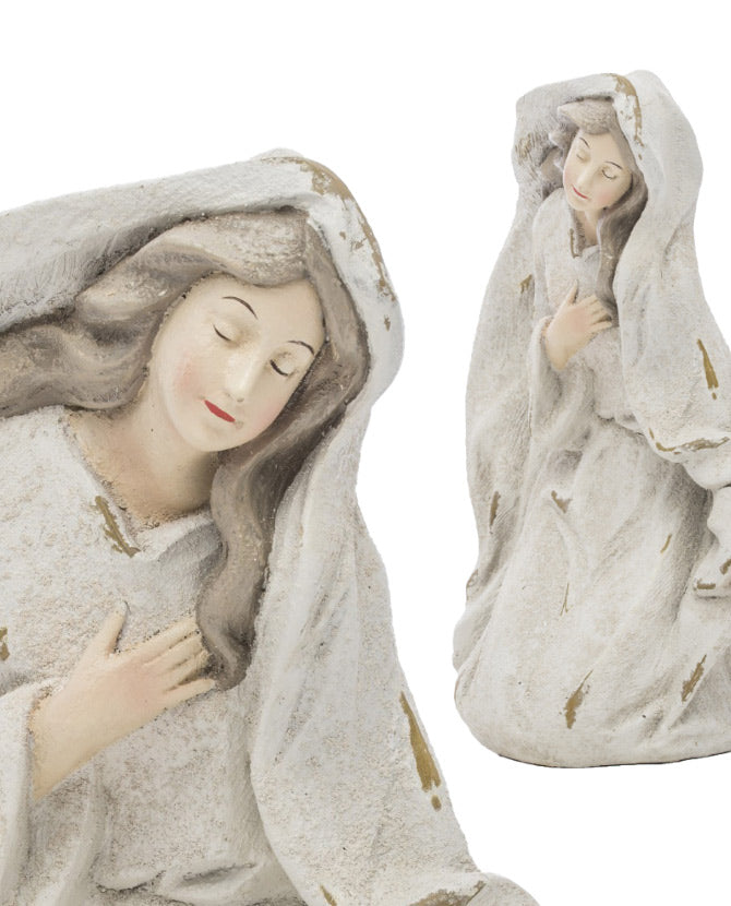 Három darabos, antikolt felületű, kőhatású, pasztell színű betlehem szobor Mária alakja.