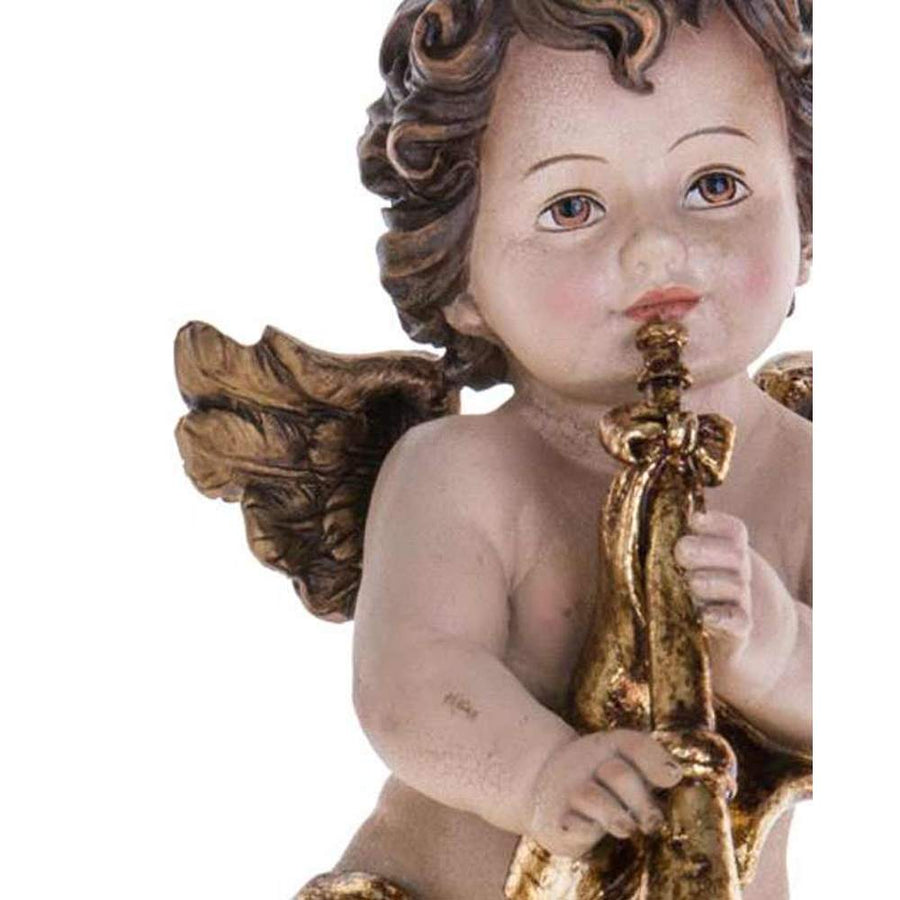 Barokk stílusú, 34 cm magas, falra függeszthető harsonás angyal figura közeli képe az arcról 