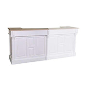 Country stílusú Fenyőfa bárpult faragott kazettadísze. Fehérszínű, a pult felső része natúr.