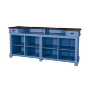 Country stílusú fenyőfa bárpult faragott kazettadíszekkel, hátsónézet. Kék színű, a pult felső része sötétbarna.