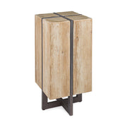 Skandináv stílusú, fenyőfából és fémből készült rusztikus bárszék.