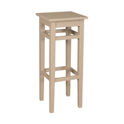 Fenyőfa hokedli-szerű bárszék magasított lábakkal. Színe: antikolt krémszínű.