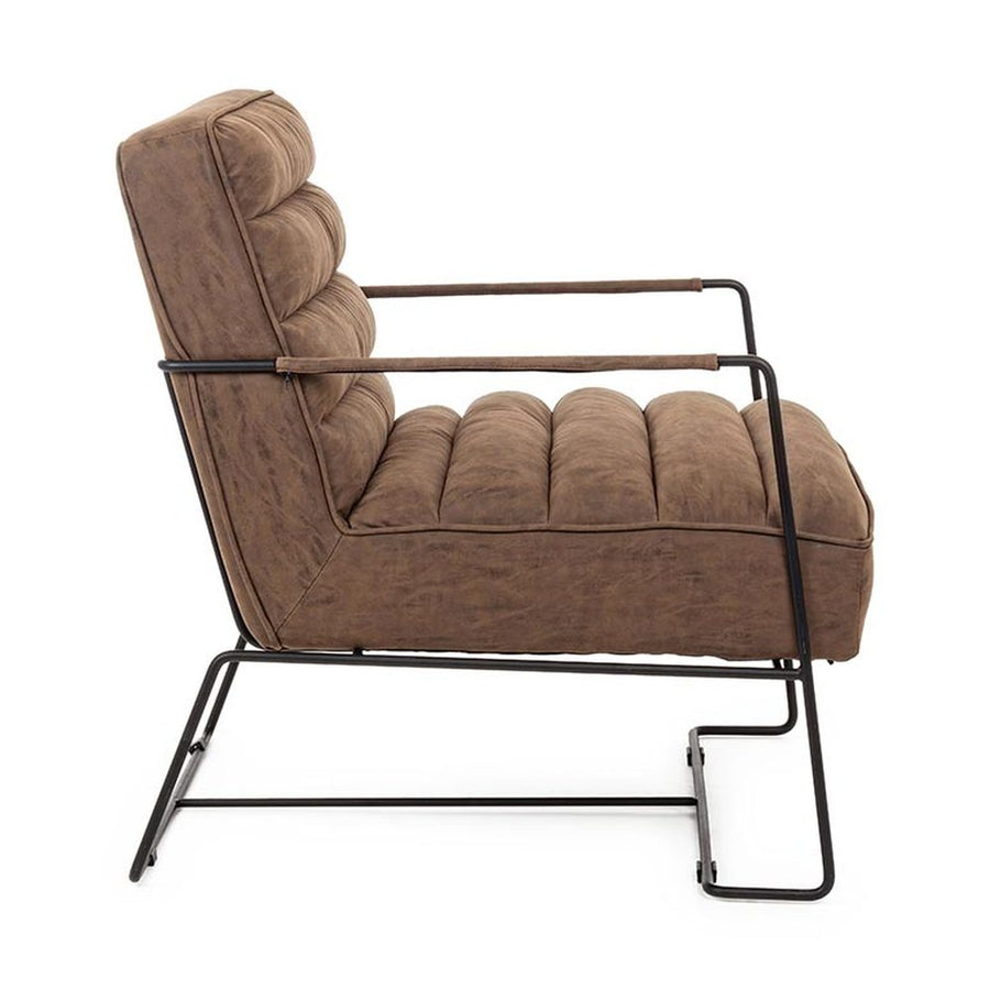 Barna színű velúr műbőrrel kárpitozott kortárs stílusú fotel.