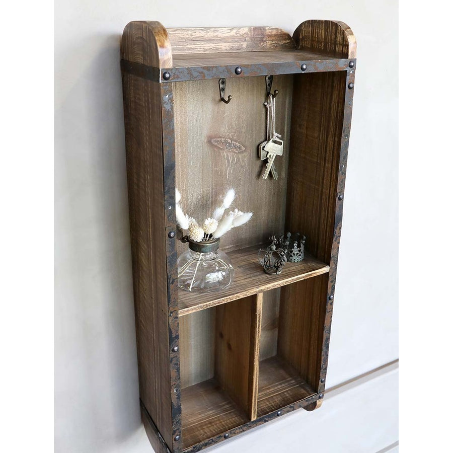 Loft stílusú falipolc újrahasznosított fából.