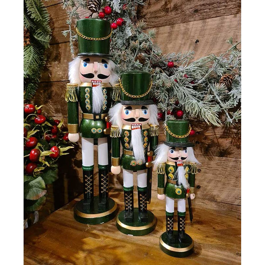 Klasszikus stílusú, zöld színű, 28 cm magas, fa diótörő katona ablakos dobozban