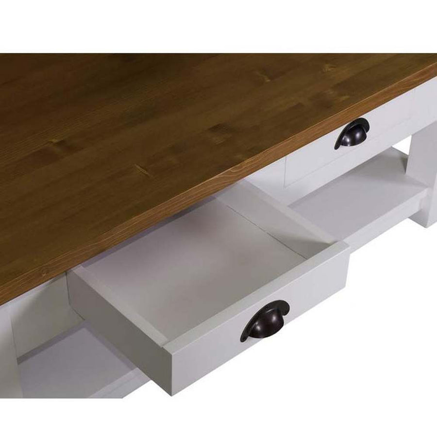 Részletfotó a dohányzóasztal kihúzott fiókjáról.