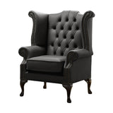 Fekete színű bőrrel kárpitozott Chesterfield szárnyas fotel.