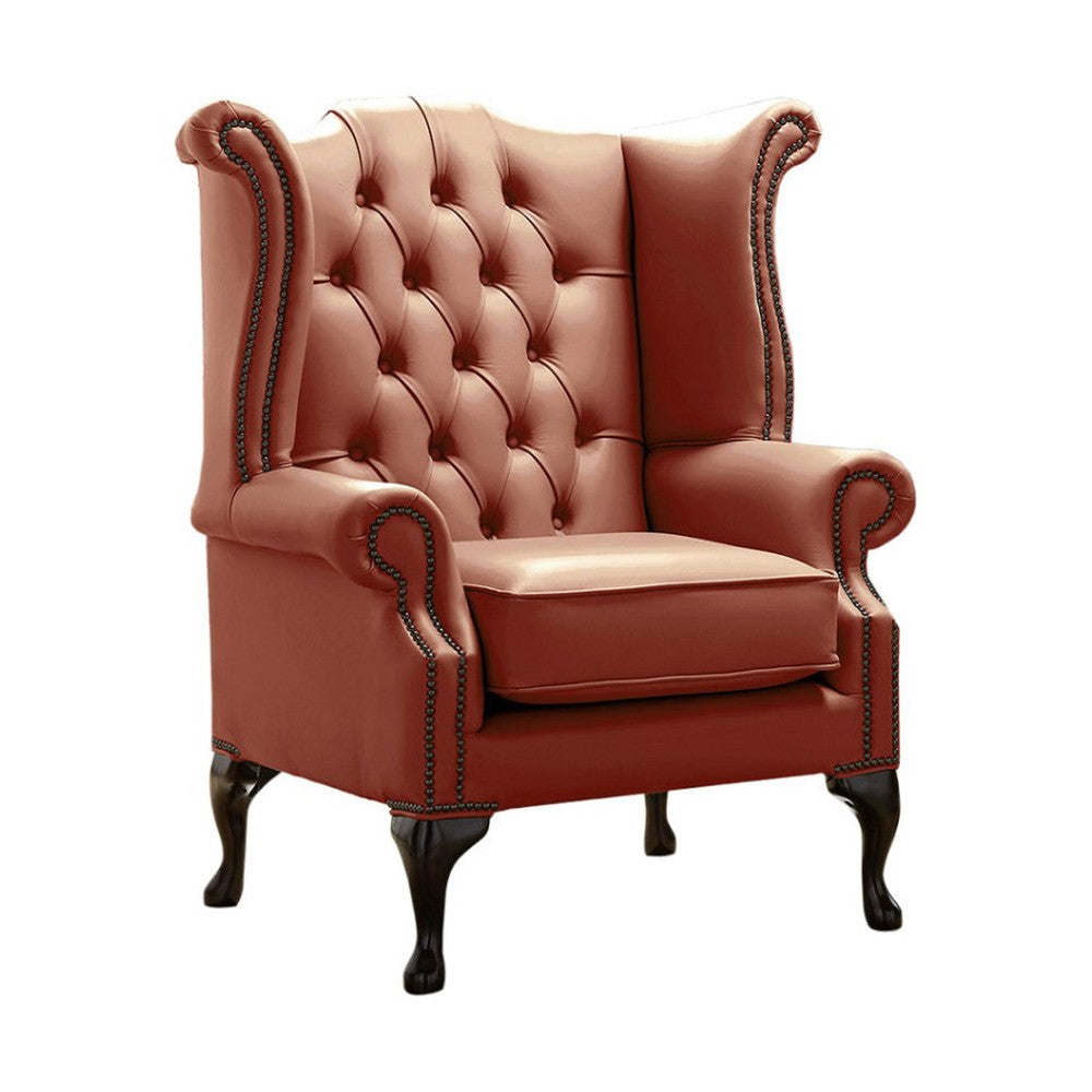 Fűszerbarna színű bőrrel kárpitozott Chesterfield szárnyas fotel.