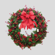 Vidéki stílusú, erdei bogyós, 102 cm átmérőjű karácsonyi koszorú masnival.