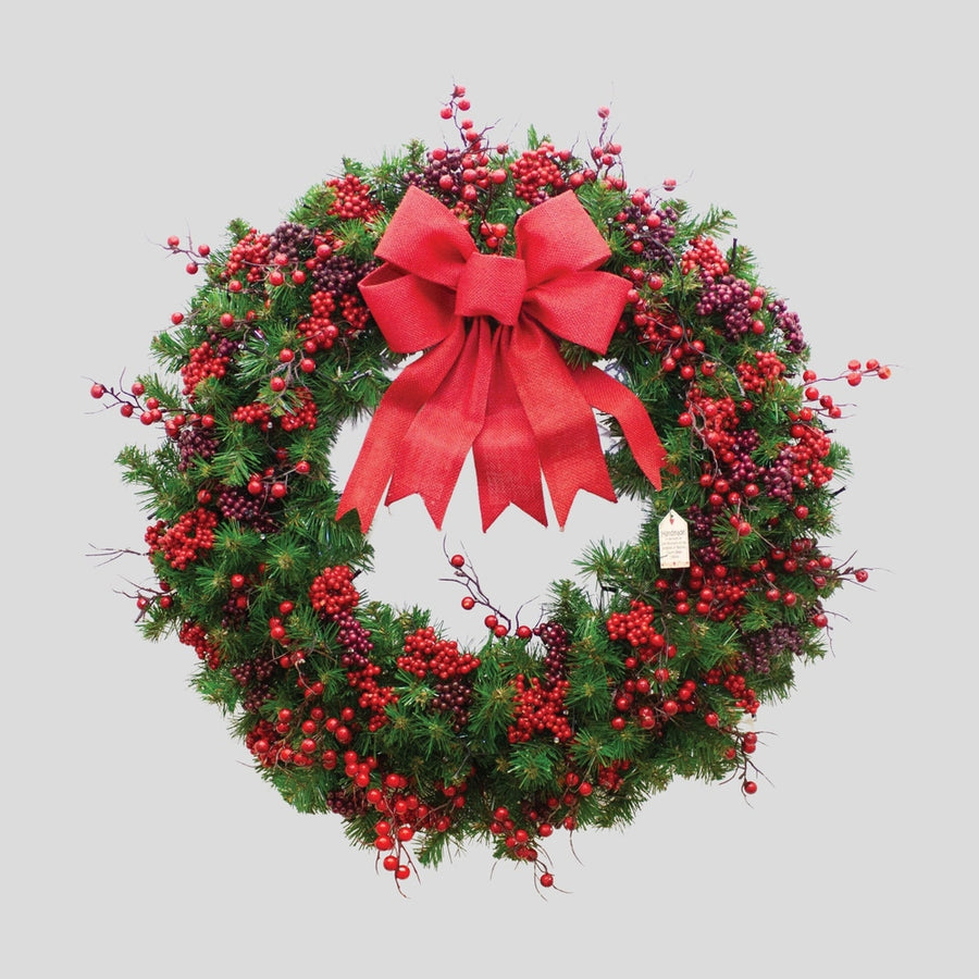 Vidéki stílusú, erdei bogyós, 102 cm átmérőjű karácsonyi koszorú masnival.