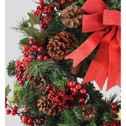 Vidéki stílusú, erdei bogyós, 60 cm átmérőjű karácsonyi koszorú masnival.