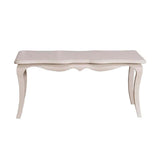Shabby chic stílusú, antikolt fehér színű fenyőfa étkezőasztal.